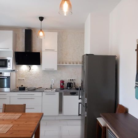 Korvin One Apartman Pápa Esterno foto
