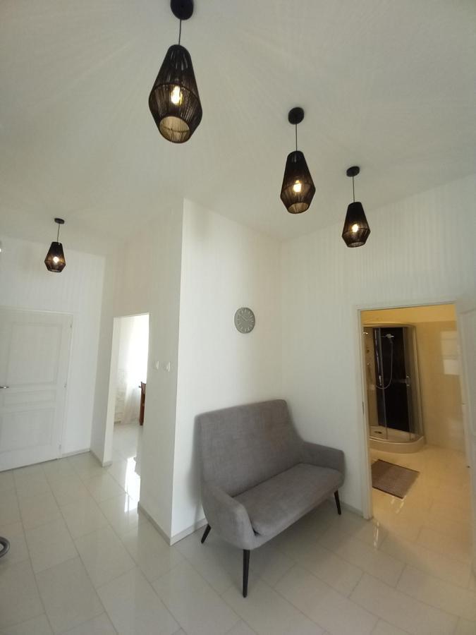 Korvin One Apartman Pápa Esterno foto