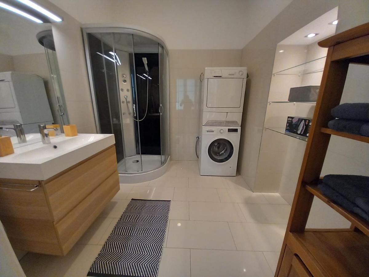 Korvin One Apartman Pápa Esterno foto